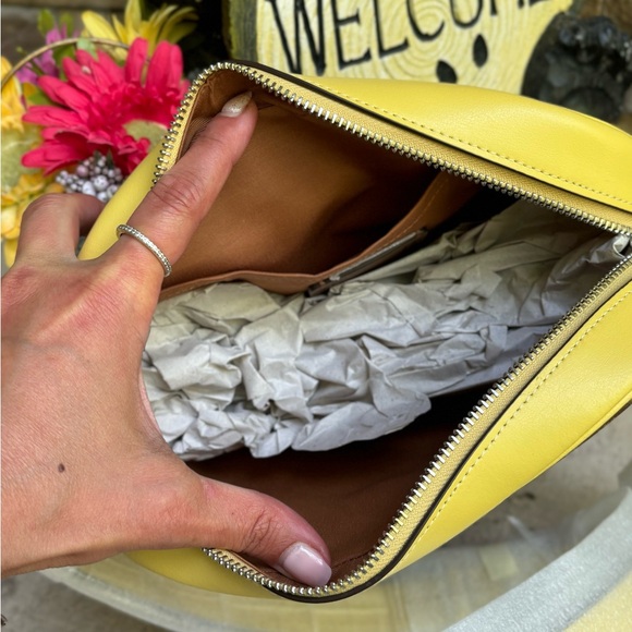 Authentic COACH Coated signature canvas/smooth leather zip top Crossbody - Picture 9 of 16